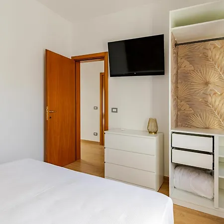Luxury , Super Wifi - P R A T U R E C C I Group Appartamento *