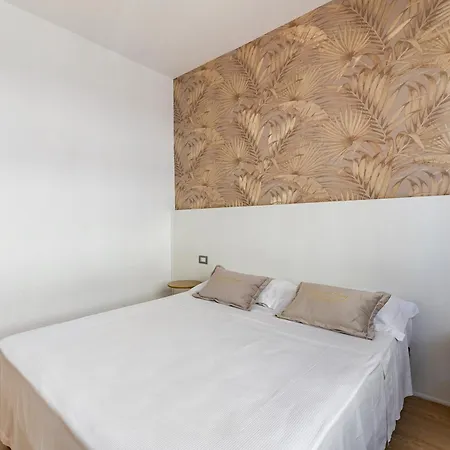Luxury , Super Wifi - P R A T U R E C C I Group Appartamento *