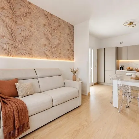 Luxury , Super Wifi - P R A T U R E C C I Group Apartment Riccione